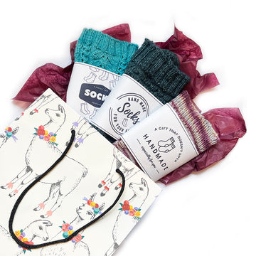 Download Billy and Baa's free sock gift labels. 